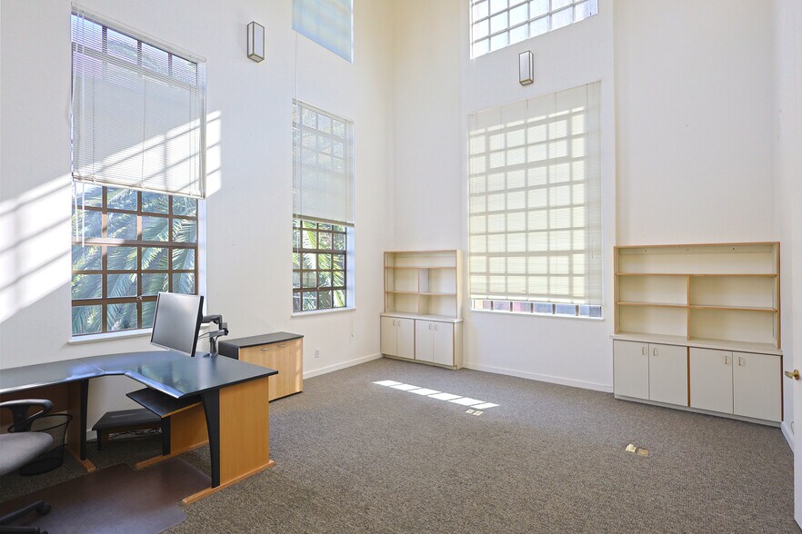 More Photos Of 2395-2399 Shattuck Ave, Berkeley Unknown For Lease