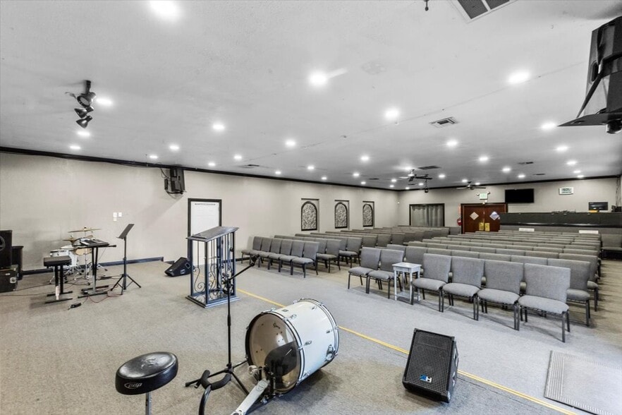 More Photos Of 11385 Cedar Ave, Bloomington Religious Facility For Sale