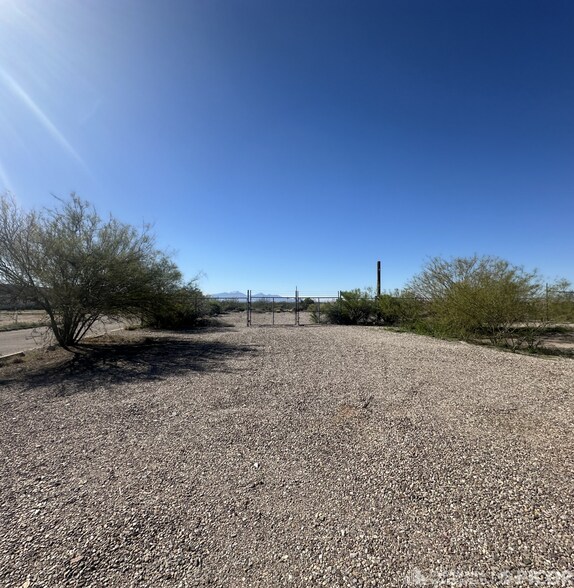 More Photos Of 7940 S Kolb Rd, Tucson Manufacturing For Lease