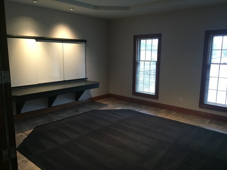 More Photos Of 805 Hillsdowne Rd, Westerville Medical For Lease