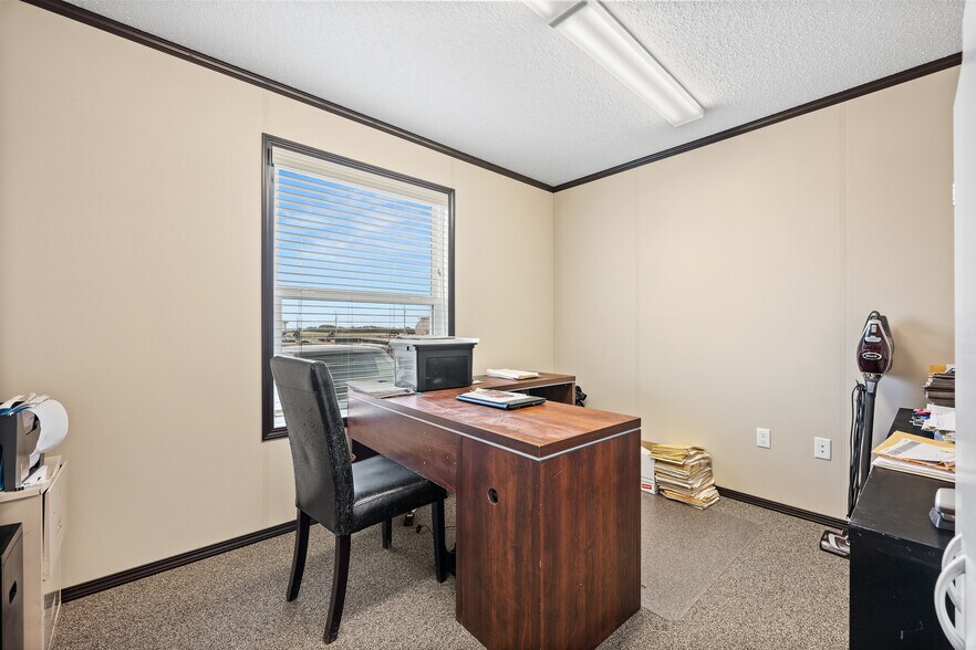 More Photos Of 3807 9th St, Lloydminster Warehouse For Sale