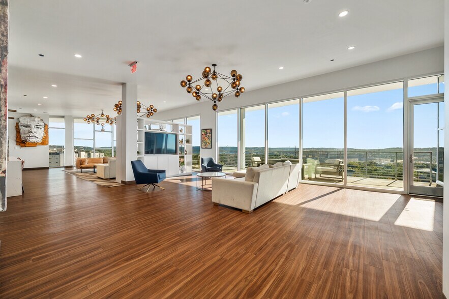 More Photos Of 4229 FM 620, Austin Showroom For Sale