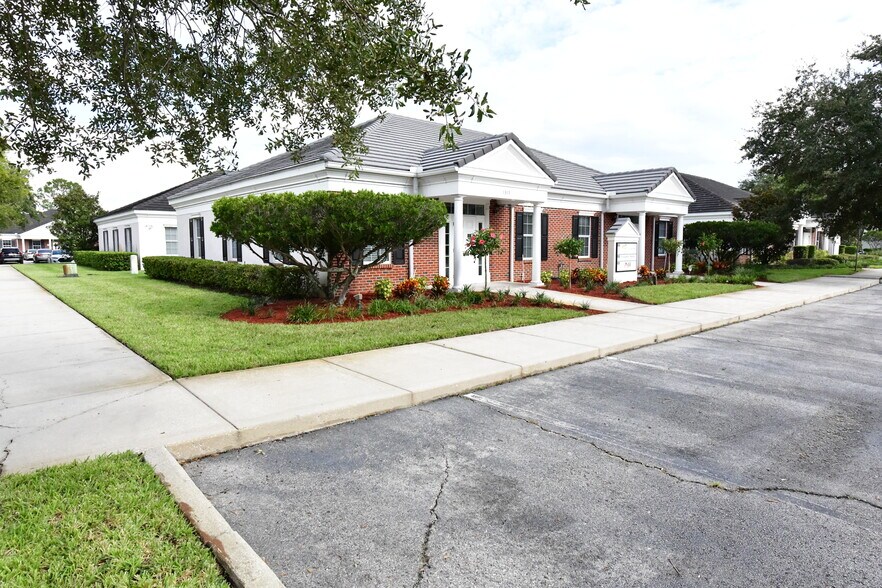 More Photos Of 1315 Providence Rd, Brandon Office Residential For Lease