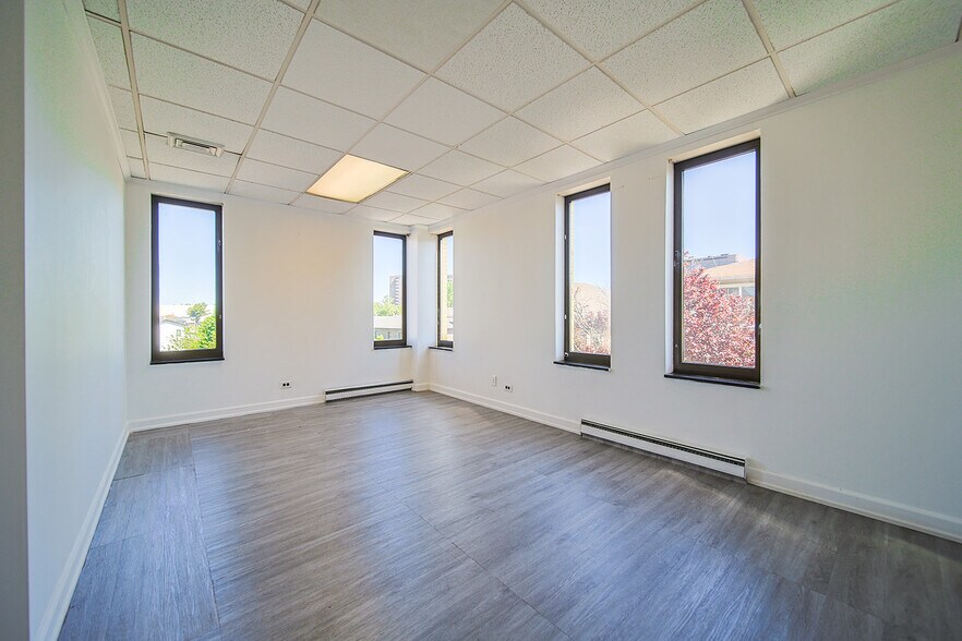 More Photos Of 1625 Anderson Ave, Fort Lee Medical For Lease