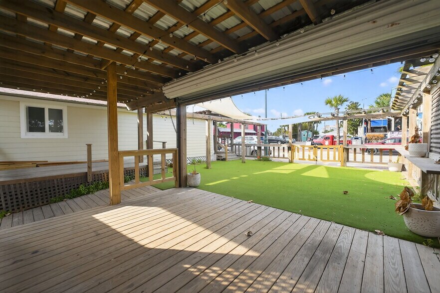 More Photos Of 411 Flagler Ave, New Smyrna Beach Freestanding For Lease