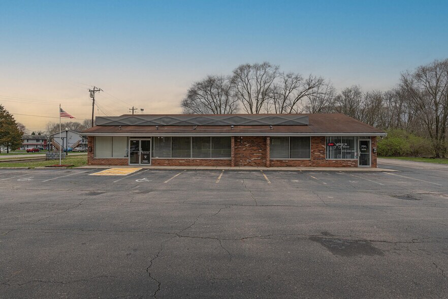 More Photos Of 749-751 Dayton Oxford Rd, Carlisle Freestanding For Lease