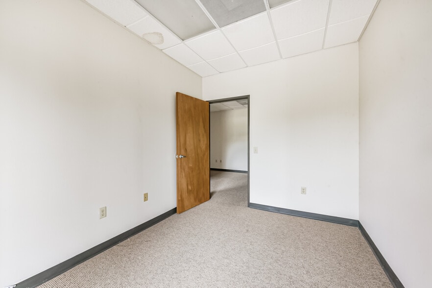 More Photos Of 20550 Townsen Blvd, Humble Office For Sale