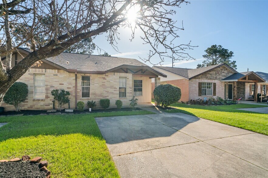 More Photos Of 31938 Sanders St, Magnolia Multifamily For Sale