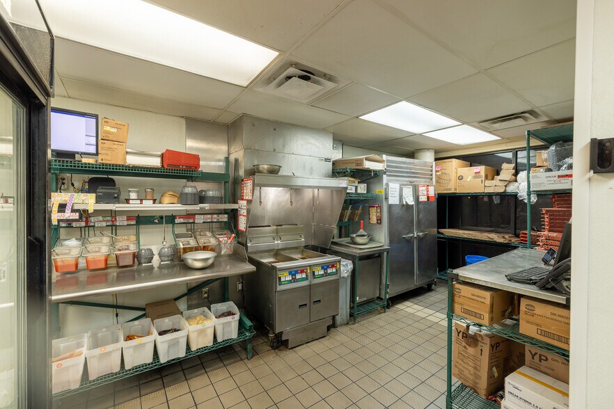 More Photos Of 12203-12207 Hawthorne Blvd, Hawthorne Storefront For Sale