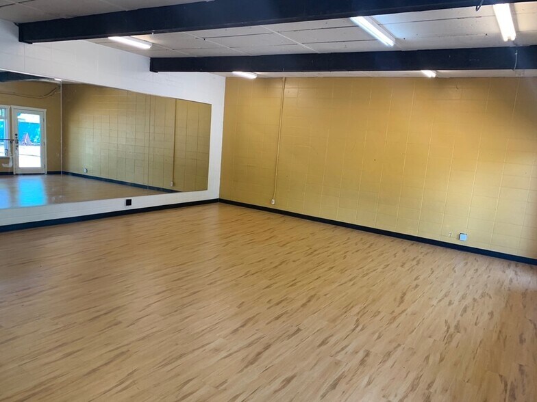 More Photos Of 245 Van Buren St, Eugene Freestanding For Lease