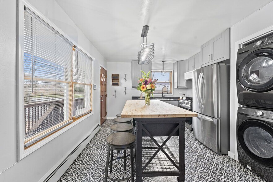 More Photos Of 310 W Irving Park Rd, Wood Dale General Retail For Sale