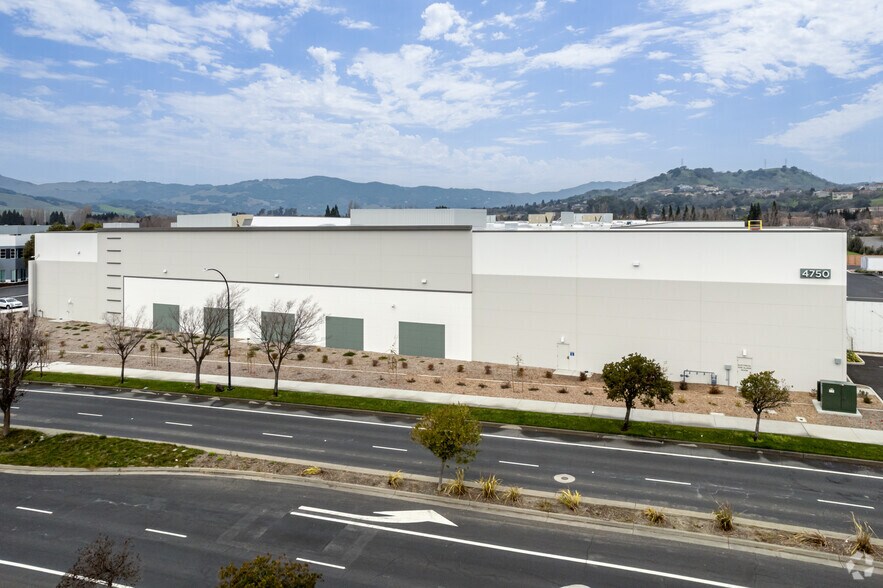 More Photos Of 4750 Business Center Dr, Fairfield Warehouse For Lease