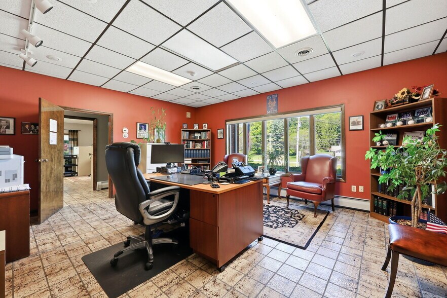 More Photos Of 1 N Roberts Rd, Highland Office For Sale
