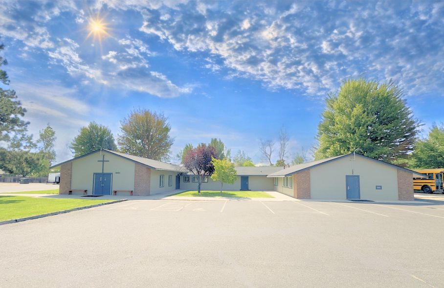 Primary Photo Of 1021 NW 8th St, Meridian Religious Facility For Sale