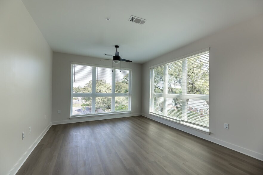 More Photos Of 300 S Hollywood St, Memphis Apartments For Sale