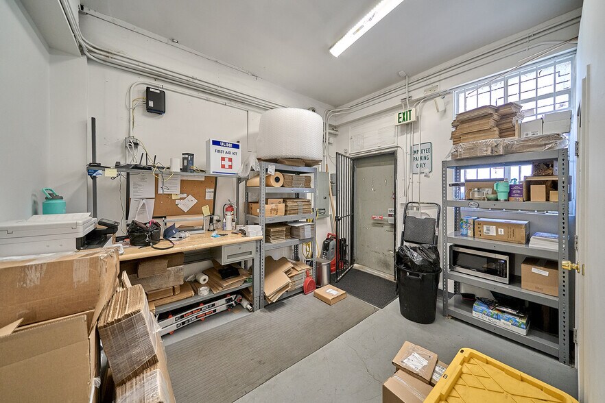 More Photos Of 130-134 S Robertson Blvd, Los Angeles Storefront For Sale