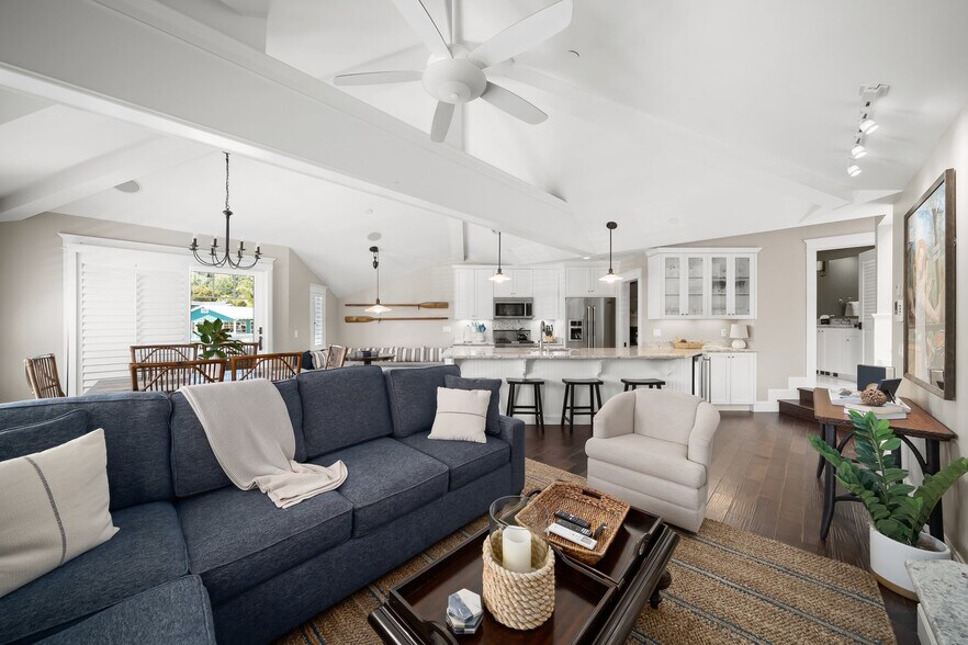 More Photos Of 74 San Francisco St, Avila Beach Flex For Sale