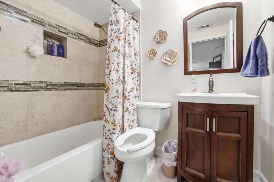 More Photos Of 4120 3rd Ave NW, Naples Apartments For Sale