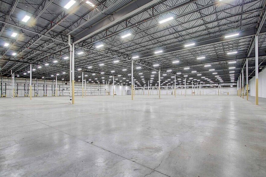 More Photos Of 4000 Auburn St, Rockford Distribution For Lease