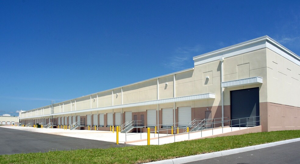 More Photos Of 7245 16th St E, Sarasota Warehouse For Lease