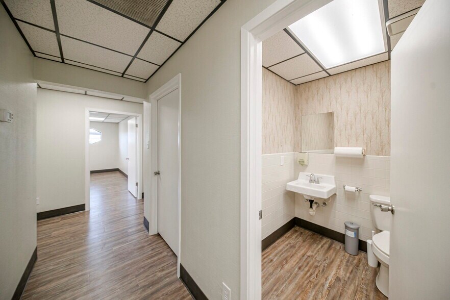 More Photos Of 1410 Rankin Hwy, Midland Office For Sale