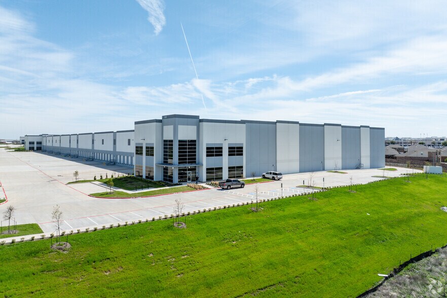 More Photos Of 900 Heritage Trace Pky, Fort Worth Warehouse For Lease