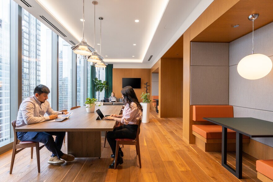 More Photos Of 110 N Wacker Dr, Chicago Coworking Space
