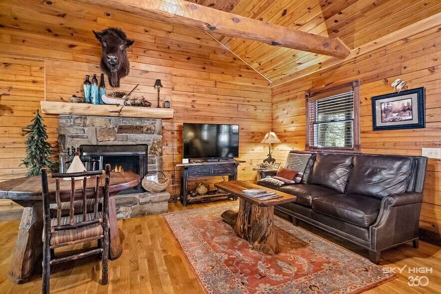 More Photos Of 3134 E Van Buren, Eureka Springs Hotel For Sale