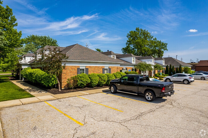 More Photos Of 7010 Engle Rd, Middleburg Heights Unknown For Lease