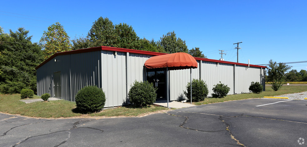 Primary Photo Of 7283 Richmond Tappahannock Hwy, Aylett General Retail For Sale