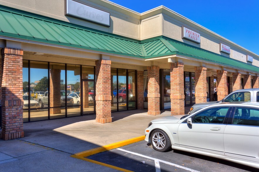 More Photos Of 111-119 Racetrack Rd NW, Fort Walton Beach Storefront For Lease