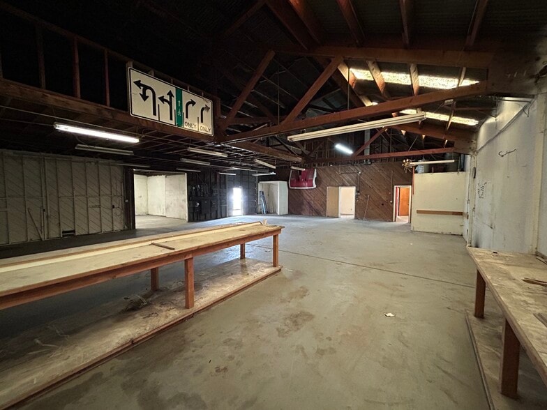 More Photos Of 227 Commission St, Salinas Showroom For Sale