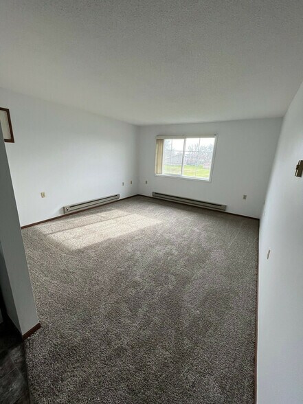 More Photos Of 1605 Collins St, Webster City Apartments For Sale