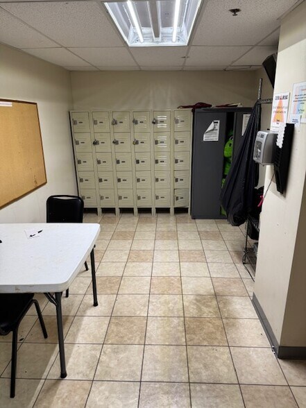 More Photos Of 2040 Schillinger Rd S, Mobile Freestanding For Lease