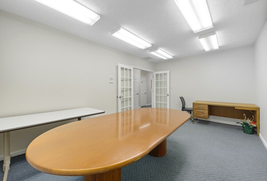 More Photos Of 508-514 Canterbury Rd, Kings Mountain Flex For Sale