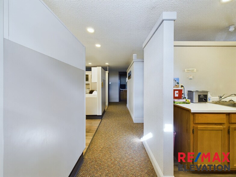 More Photos Of 915 W Fetterman St, Buffalo Office For Sale