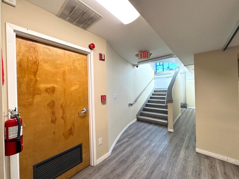 More Photos Of 815-821 Webster St, Oakland Storefront Retail Office For Lease