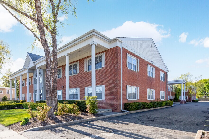 More Photos Of 475 E Main St, Patchogue Medical For Sale