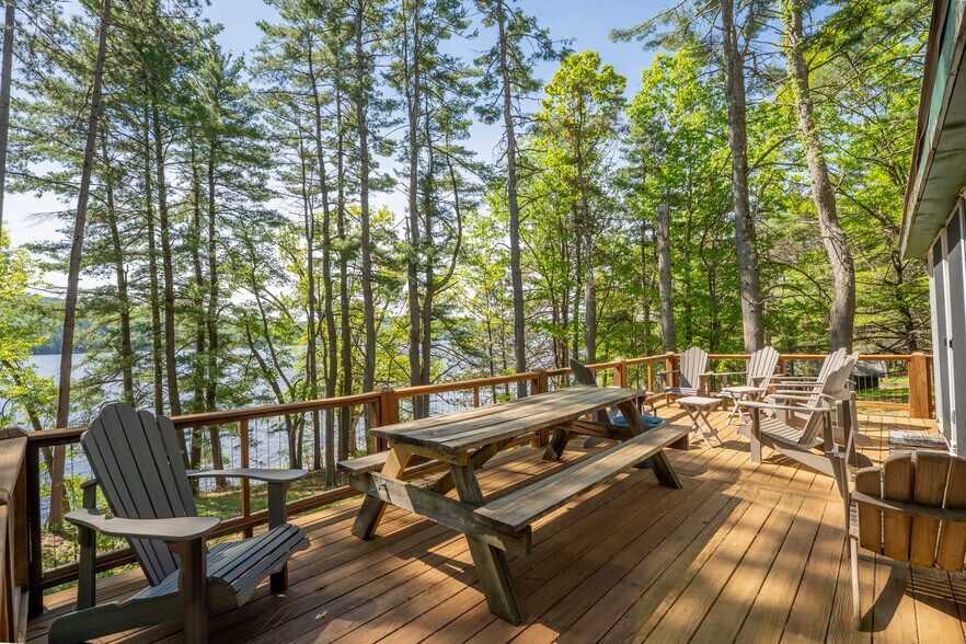More Photos Of 224 N Shore Rd, Hadley Hotel For Sale