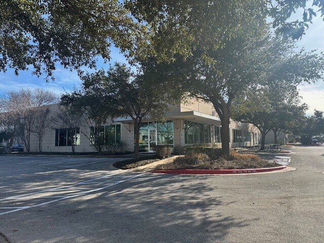 More Photos Of 3201 Industrial Ter, Austin Research And Development For Lease