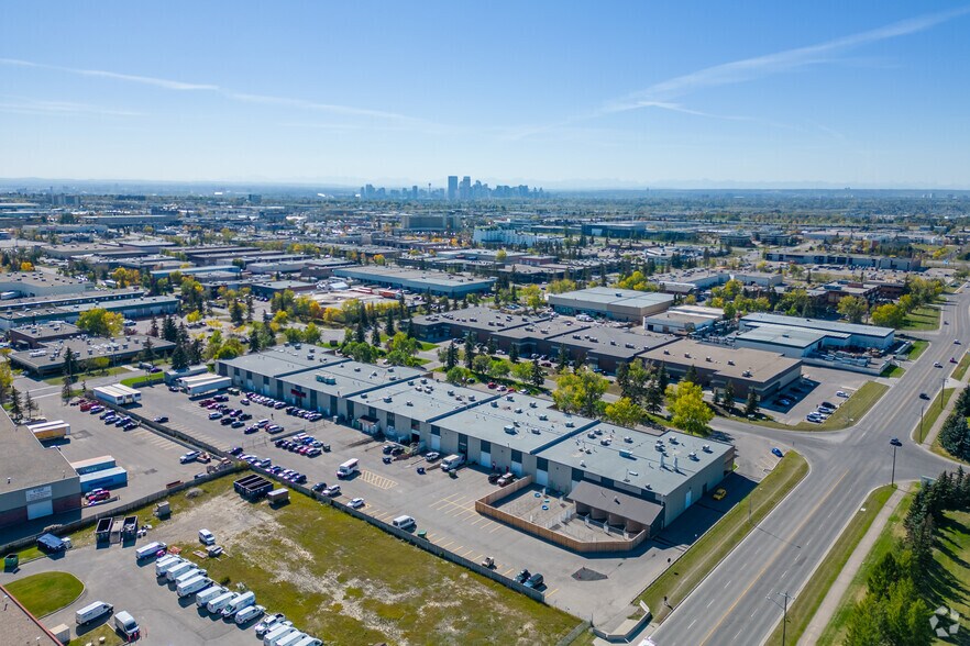 More Photos Of 3944-3956 29 St NE, Calgary Warehouse For Lease