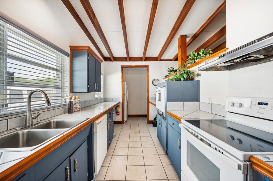 More Photos Of 304 Doris Dr, Lakeland Medical For Sale