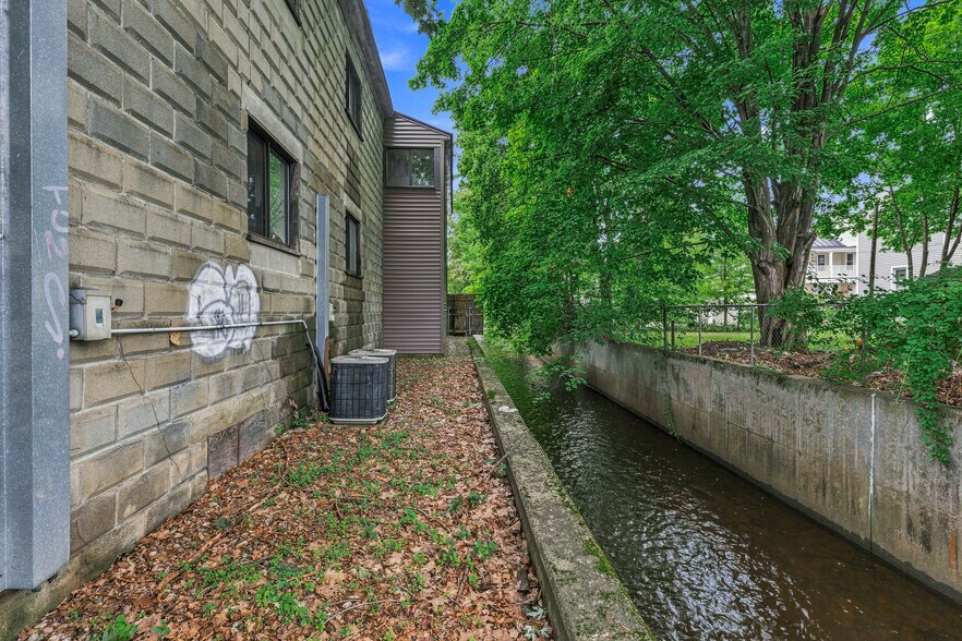 More Photos Of 103 Roxbury St, Keene Office For Sale