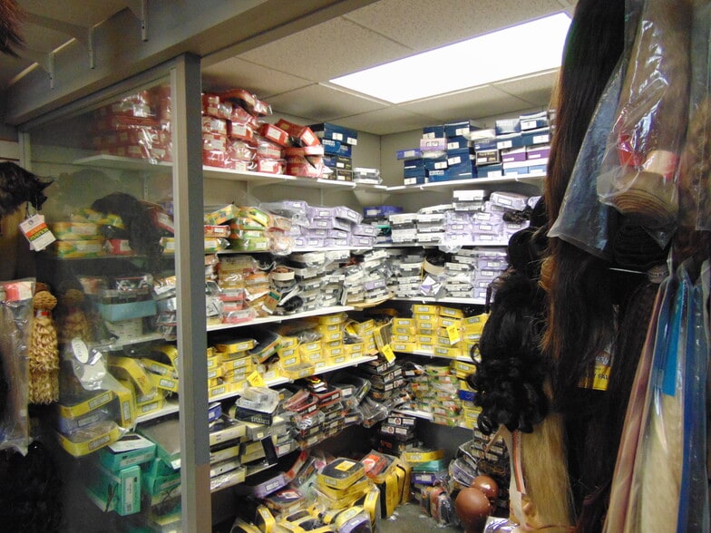 More Photos Of 15390 Gratiot Ave, Detroit Storefront For Lease