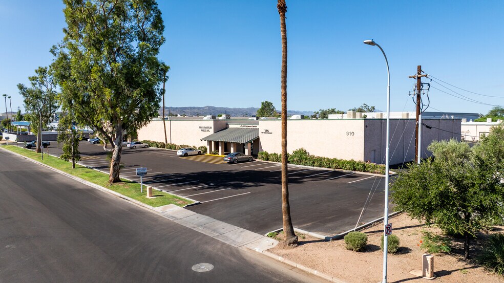 More Photos Of 910 S Hohokam Dr, Tempe Warehouse For Lease