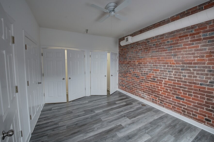More Photos Of 2411 E Franklin St, Richmond Apartments For Lease