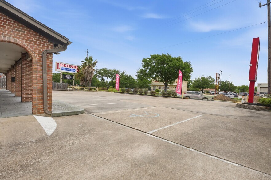 More Photos Of 12325 Scarsdale Blvd, Houston Medical For Sale
