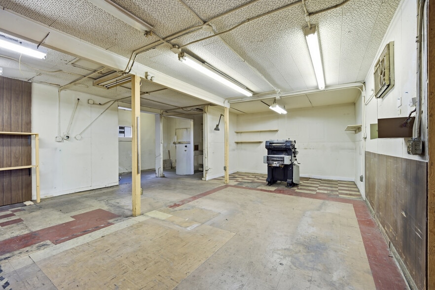 More Photos Of 915 W Olive Ave, Burbank Office For Sale