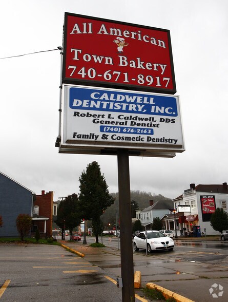 More Photos Of 3052 Belmont St, Bellaire General Retail For Sale