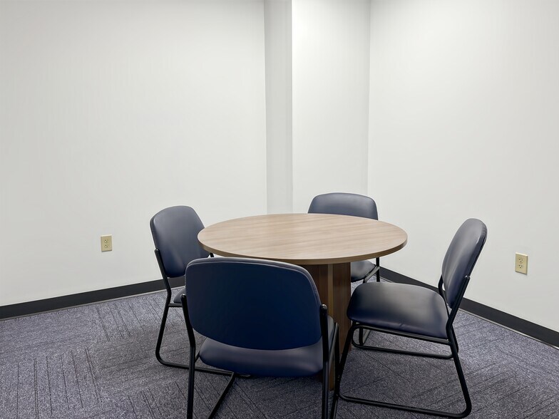 More Photos Of 2000 Cliff Mine Rd, Pittsburgh Coworking Space